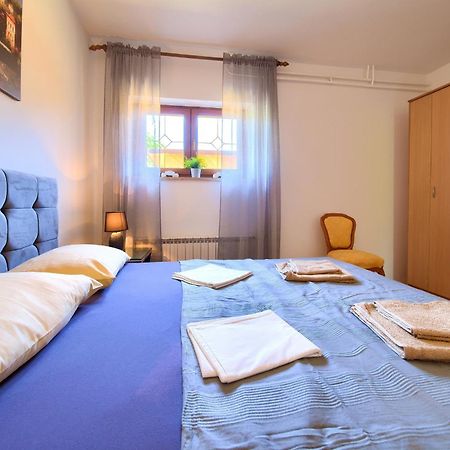 Apartment Bazina - Airconditioning, Parking, 500M From The Beach คิร์ก ภายนอก รูปภาพ