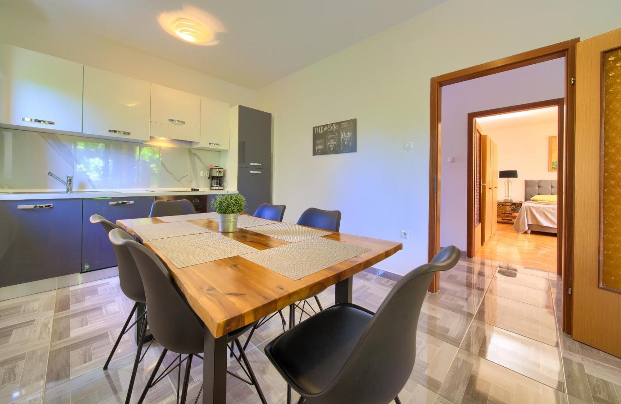 Apartment Bazina - Airconditioning, Parking, 500M From The Beach คิร์ก ภายนอก รูปภาพ