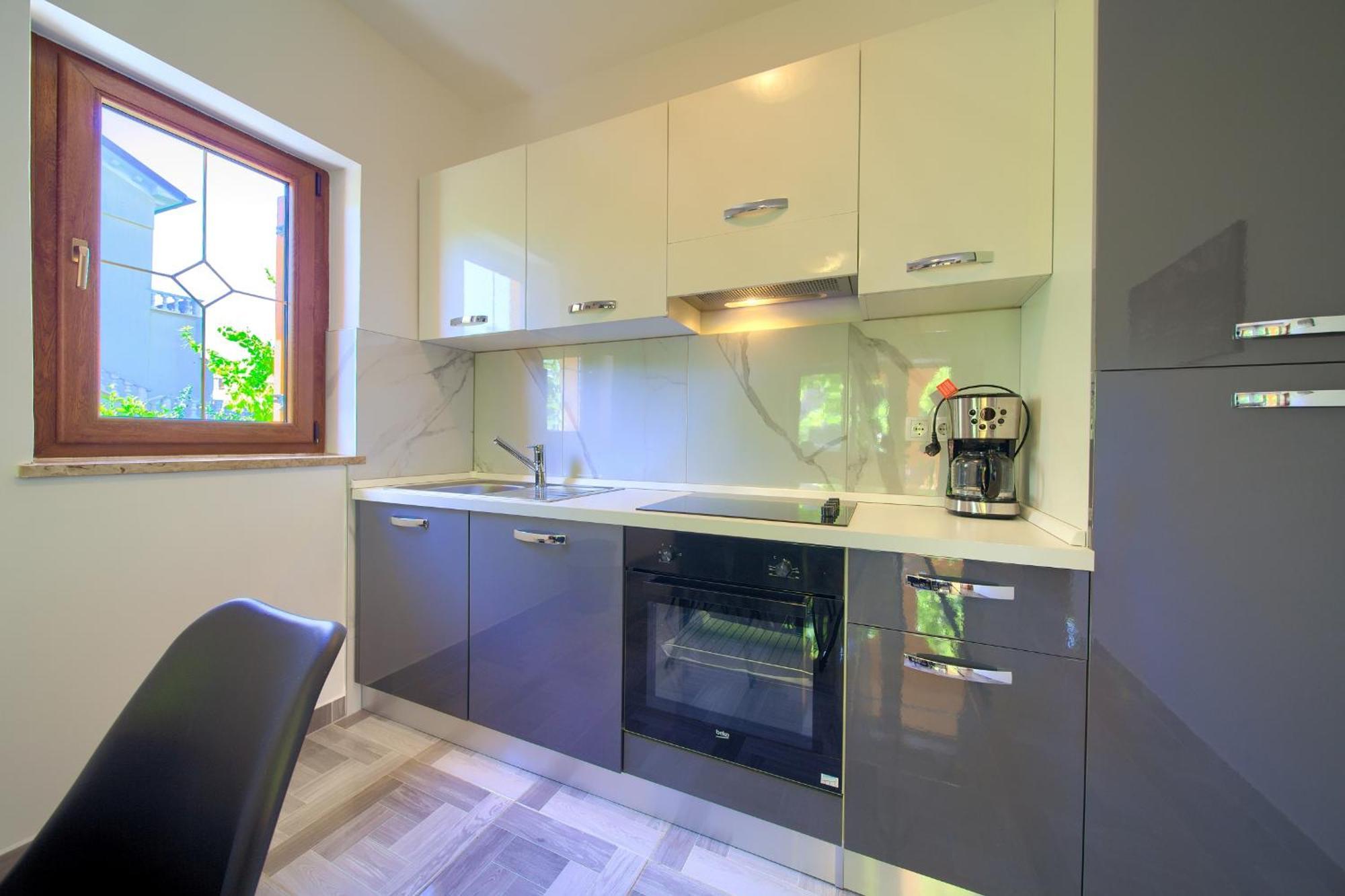 Apartment Bazina - Airconditioning, Parking, 500M From The Beach คิร์ก ภายนอก รูปภาพ