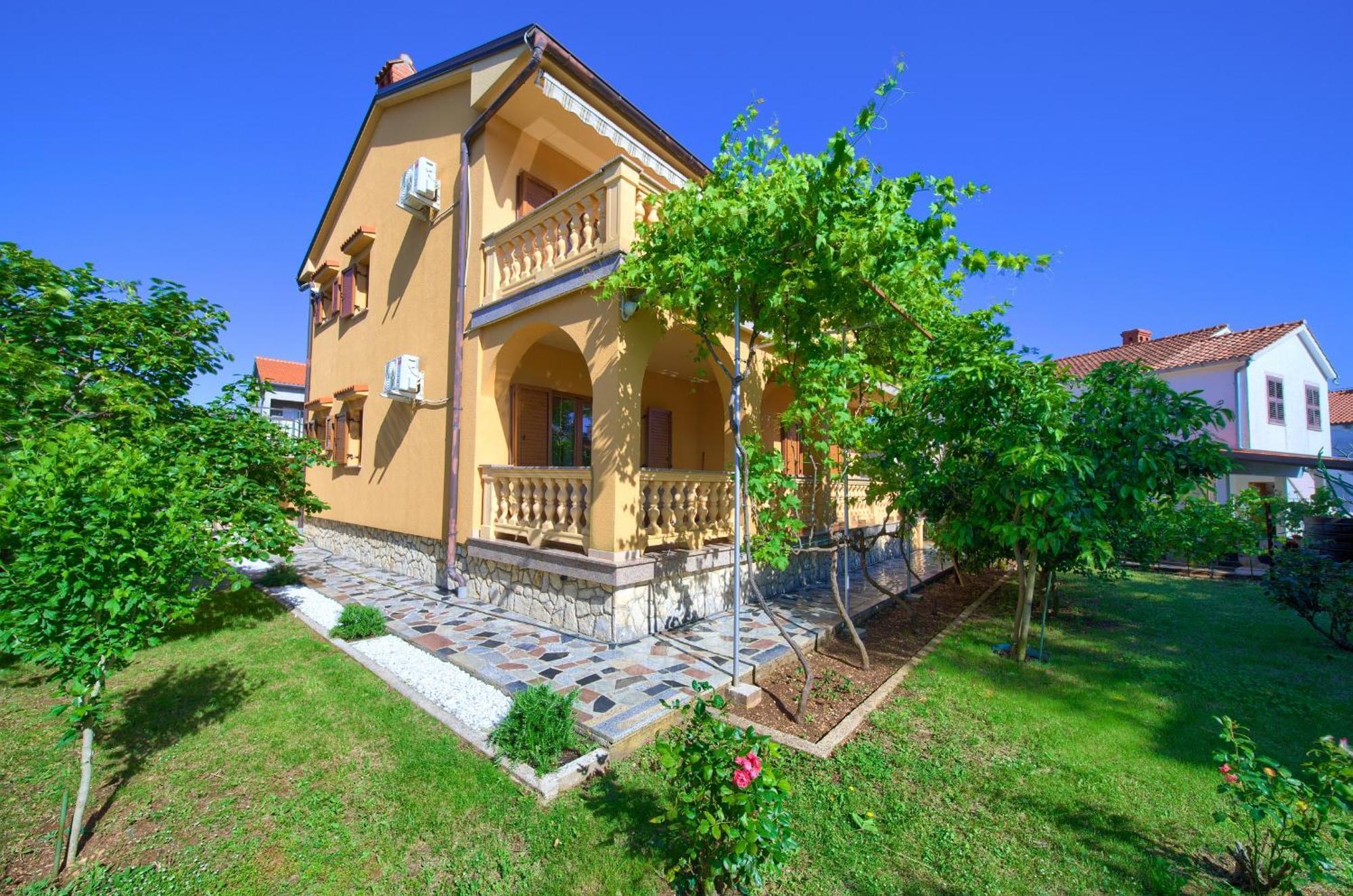 Apartment Bazina - Airconditioning, Parking, 500M From The Beach คิร์ก ภายนอก รูปภาพ