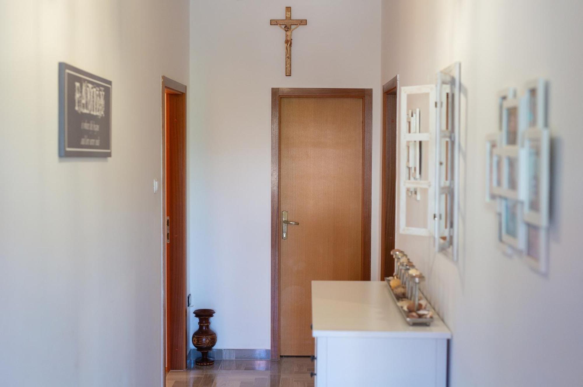 Apartment Bazina - Airconditioning, Parking, 500M From The Beach คิร์ก ภายนอก รูปภาพ
