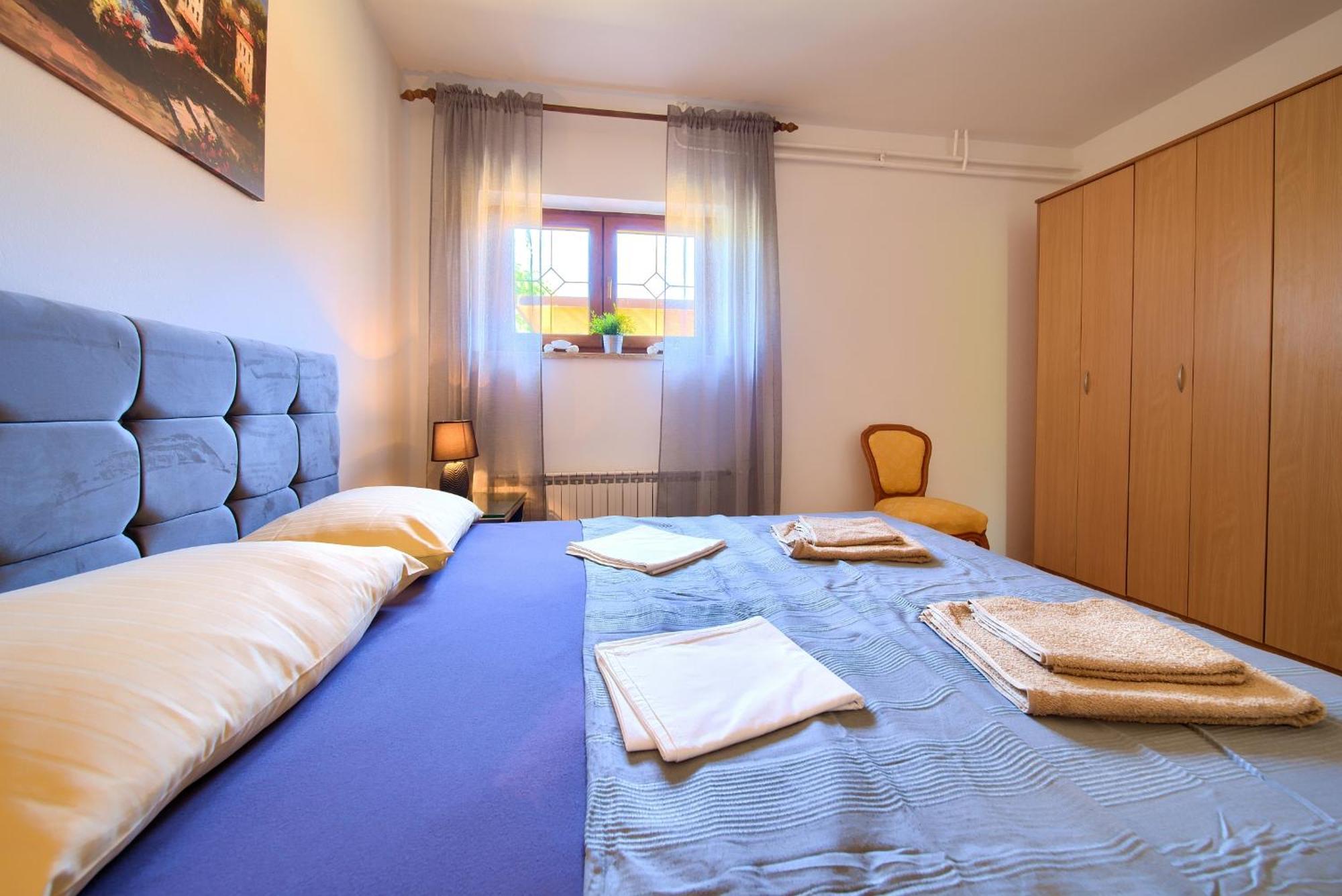 Apartment Bazina - Airconditioning, Parking, 500M From The Beach คิร์ก ภายนอก รูปภาพ