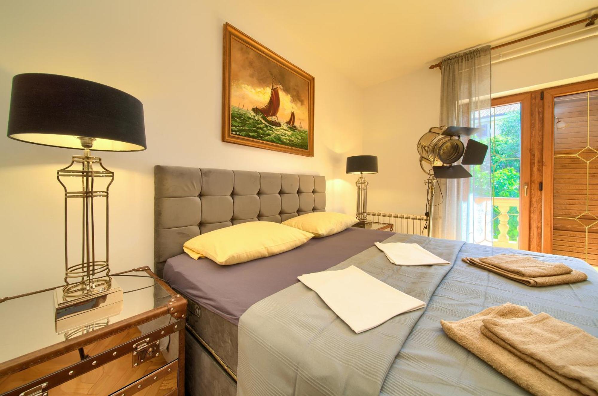 Apartment Bazina - Airconditioning, Parking, 500M From The Beach คิร์ก ภายนอก รูปภาพ