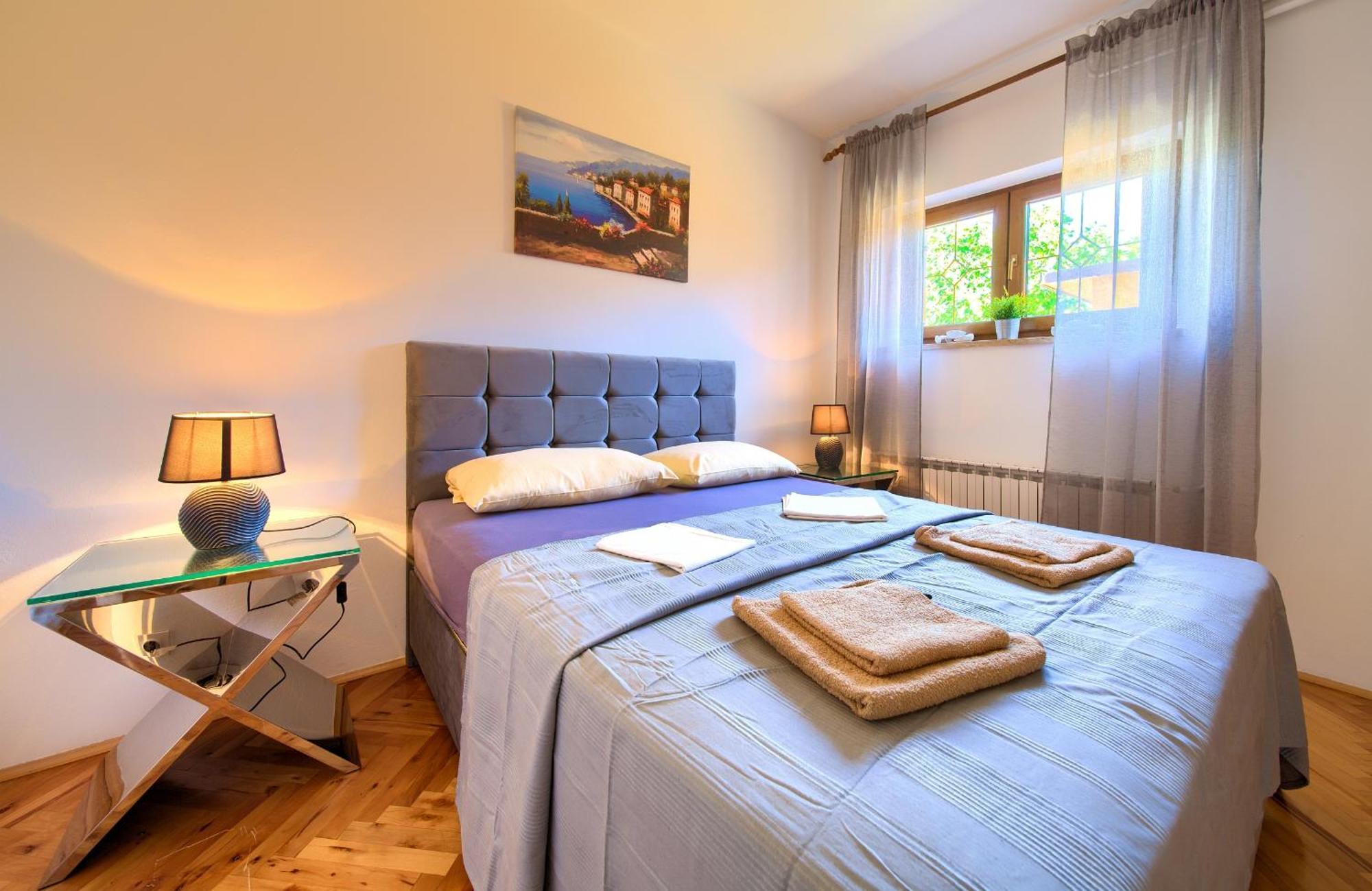 Apartment Bazina - Airconditioning, Parking, 500M From The Beach คิร์ก ภายนอก รูปภาพ